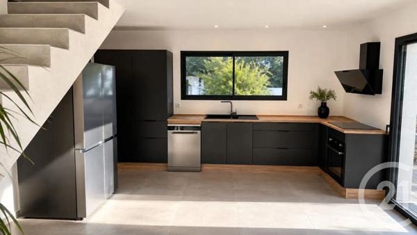 Maison à vendre  4 pièces - 113 m 2   VERGEZE  - 30