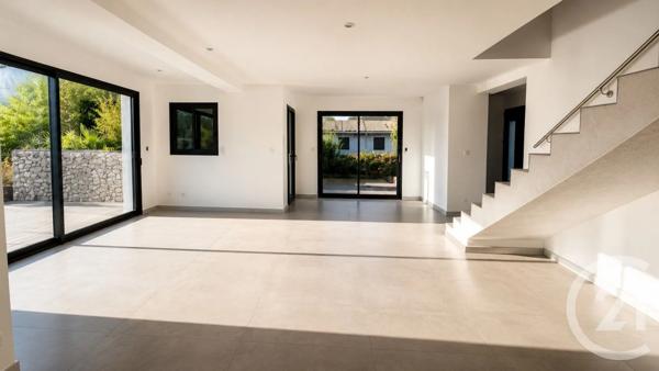 Maison à vendre  4 pièces - 113 m 2   VERGEZE  - 30