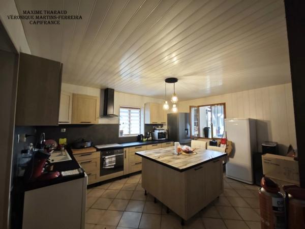 Maison familiale 7 pièces – 135 m² – MARSEILLES-LES-AUBIGNY