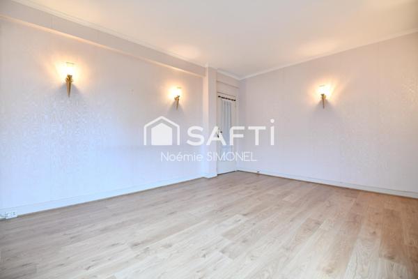 APPARTEMENT DE TROIS PIECES DANS UNE RESIDENCE FAMILIALE !