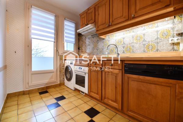 APPARTEMENT DE TROIS PIECES DANS UNE RESIDENCE FAMILIALE !