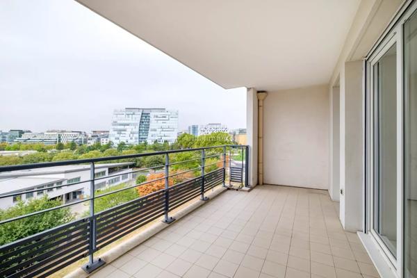 Vente                                                      Appartement
                        
                     3 pièces                      70 m2                     à Lyon 3