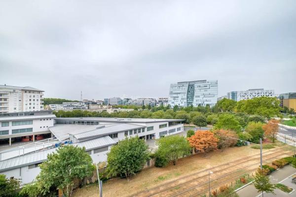 Vente                                                      Appartement
                        
                     3 pièces                      70 m2                     à Lyon 3