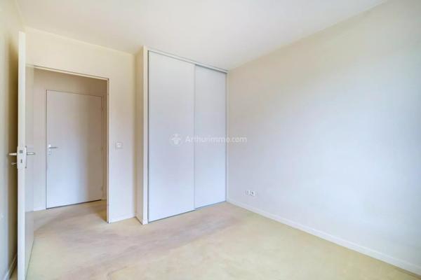 Vente                                                      Appartement
                        
                     3 pièces                      70 m2                     à Lyon 3