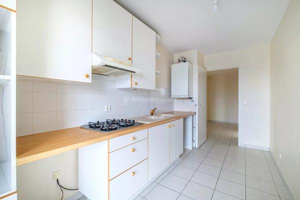 Vente                                                      Appartement
                        
                     3 pièces                      70 m2                     à Lyon 3
