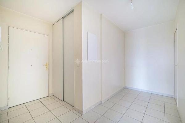 Vente                                                      Appartement
                        
                     3 pièces                      70 m2                     à Lyon 3