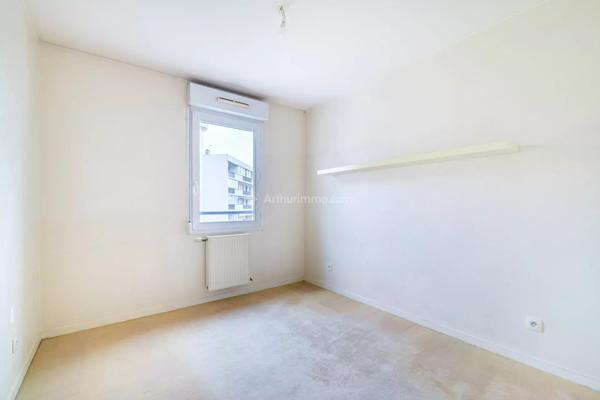 Vente                                                      Appartement
                        
                     3 pièces                      70 m2                     à Lyon 3
