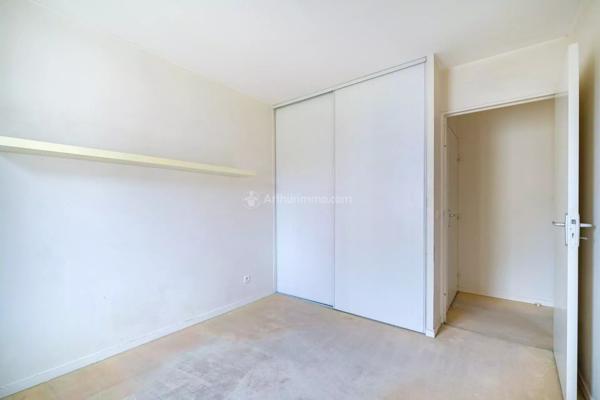 Vente                                                      Appartement
                        
                     3 pièces                      70 m2                     à Lyon 3
