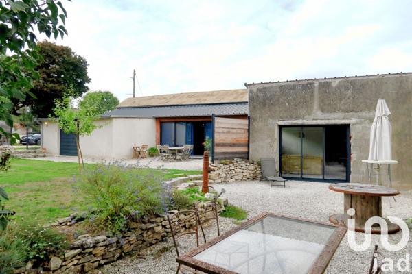 Maison traditionnelle 8 pièces de 158 m² à Chasseneuil-du-Poitou (86360)