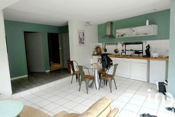 Maison traditionnelle 8 pièces de 158 m² à Chasseneuil-du-Poitou (86360)