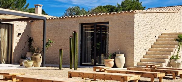 Gordes (84220) Superbe vue pour cette luxueuse résidence