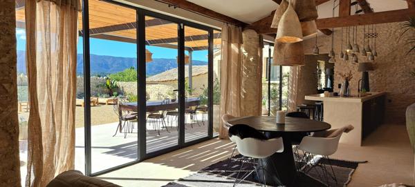 Gordes (84220) Superbe vue pour cette luxueuse résidence