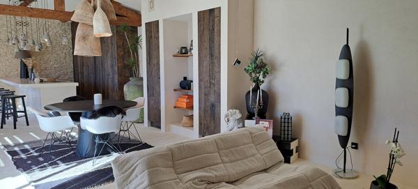 Gordes (84220) Superbe vue pour cette luxueuse résidence