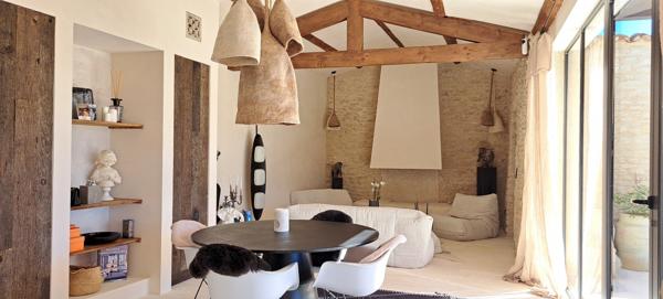 Gordes (84220) Superbe vue pour cette luxueuse résidence