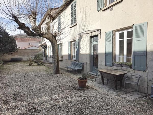 Superbe T3 en rez-de-jardin – Grande terrasse de 100 m² – Calme absolu