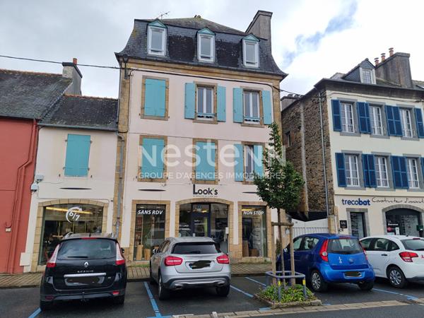 LANDERNEAU - Ensemble immobilier de 6 appartements, 6 caves, 2 cours et 1 venelle.