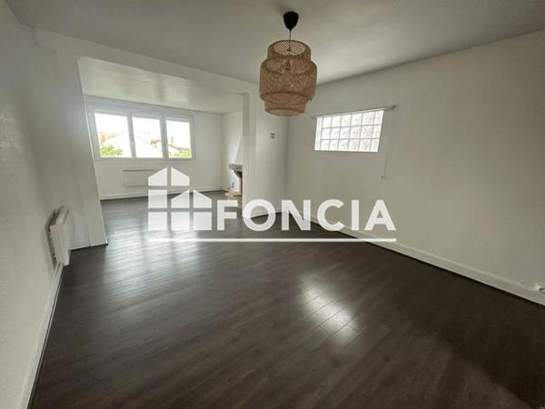 Location Maison 5 pièces 112 m² - 17 BIS RUE DES CHENES Vigneux Sur Seine 91270