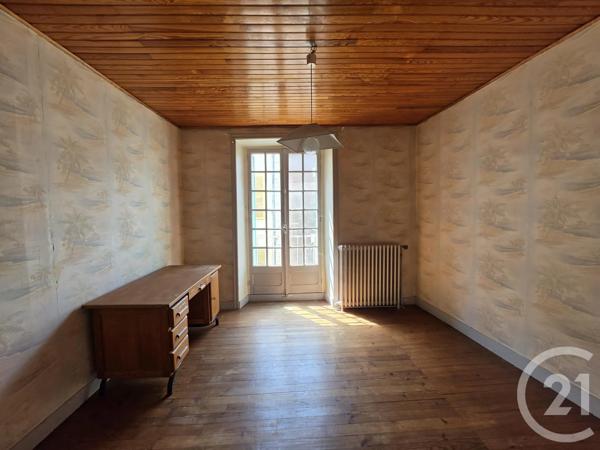 Immeuble à vendre  225 m 2   BRIOUDE  - 43