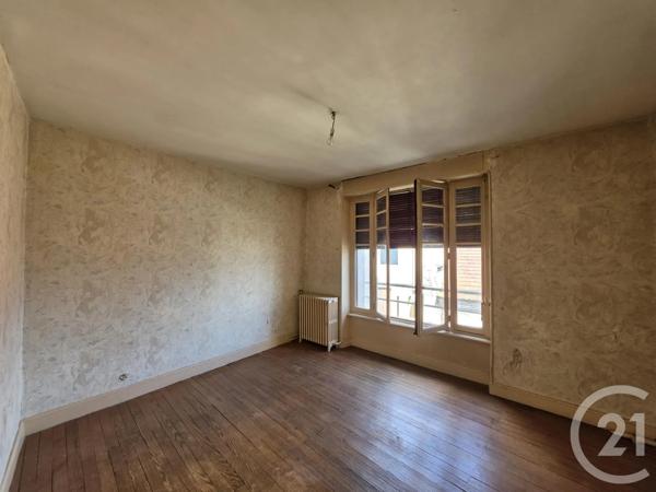 Immeuble à vendre  225 m 2   BRIOUDE  - 43