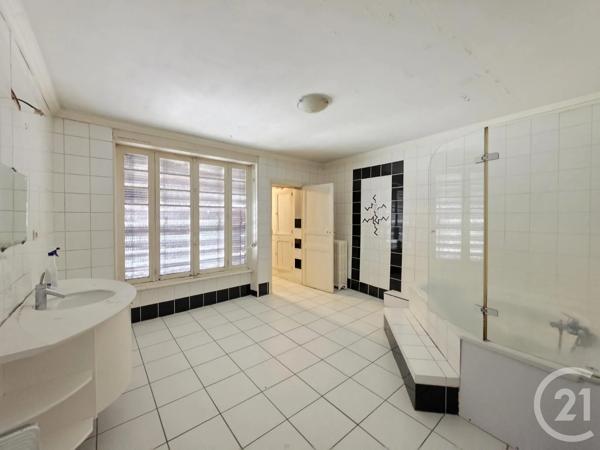 Immeuble à vendre  225 m 2   BRIOUDE  - 43