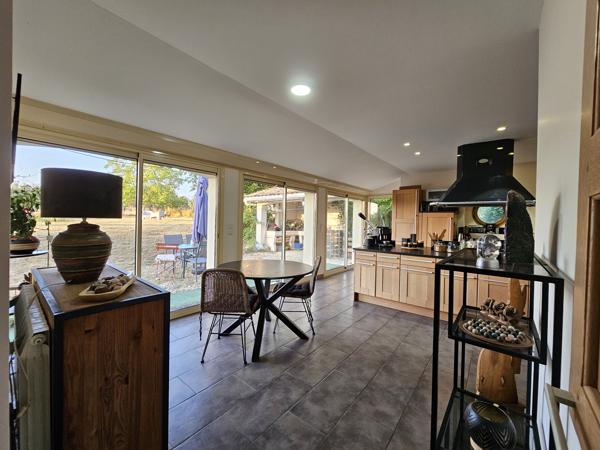 Propriété équestre de 5 hectares, entièrement clos, maison de plain pied 210m² annexe 130m²
