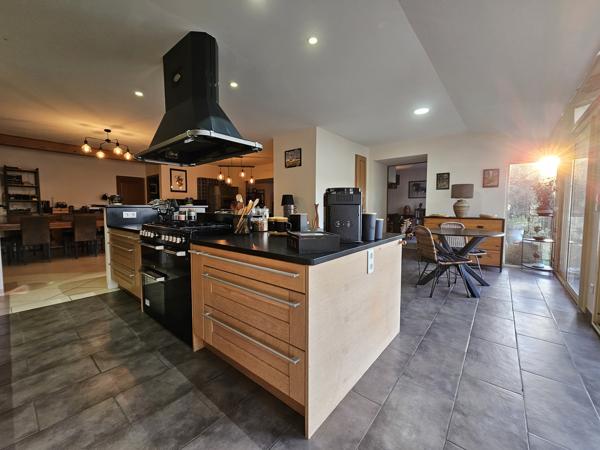 Propriété équestre de 5 hectares, entièrement clos, maison de plain pied 210m² annexe 130m²