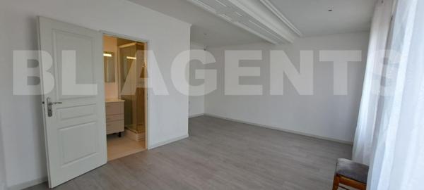 Vivre et Investir : Deux Résidences de Luxe sur un Même Terrain