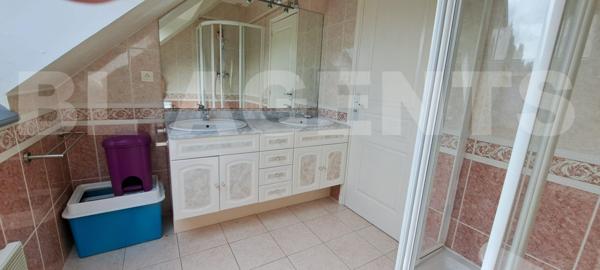 Vivre et Investir : Deux Résidences de Luxe sur un Même Terrain