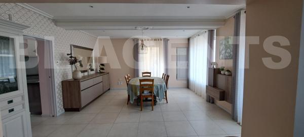 Vivre et Investir : Deux Résidences de Luxe sur un Même Terrain