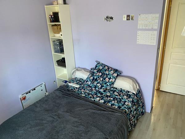 Maison de 147 M2 en étage, centre bourg à Echillais avec cour et dépendance