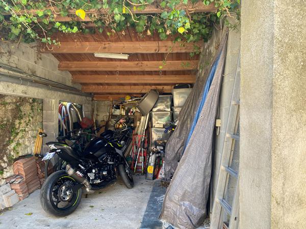 Maison de 147 M2 en étage, centre bourg à Echillais avec cour et dépendance