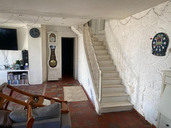 Maison de 147 M2 en étage, centre bourg à Echillais avec cour et dépendance