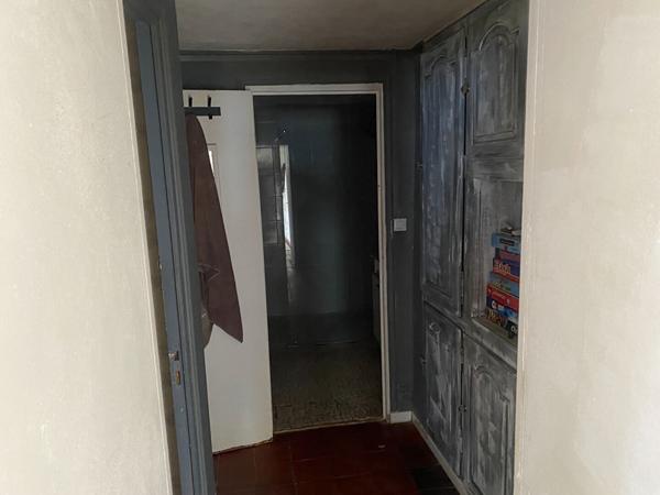 Maison de 147 M2 en étage, centre bourg à Echillais avec cour et dépendance