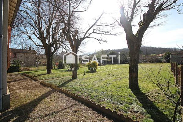 Maison de maçon - 3 chambres - 1 bureau - 2 garages - Terrain 2300m²