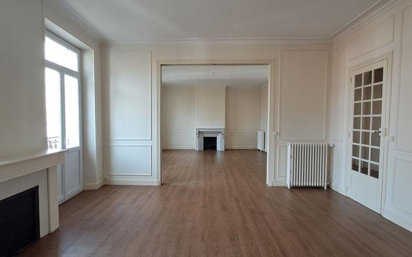 Appartement à louer    4 pièces •  Fontainebleau