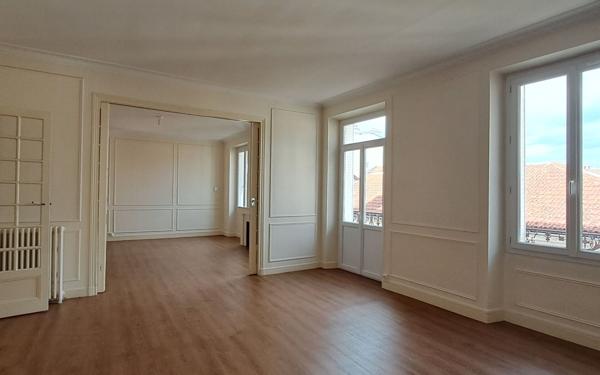 Appartement à louer    4 pièces •  Fontainebleau