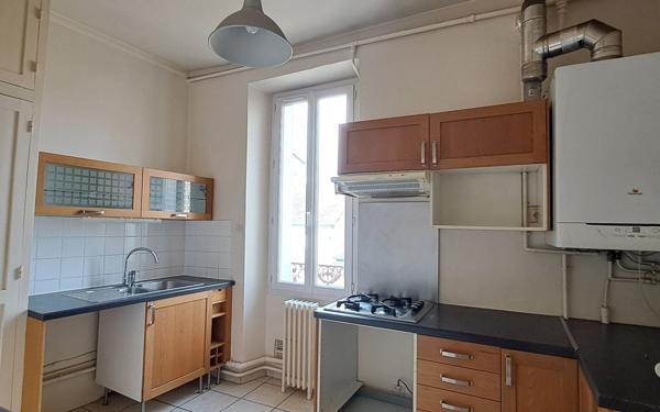 Appartement à louer    4 pièces •  Fontainebleau