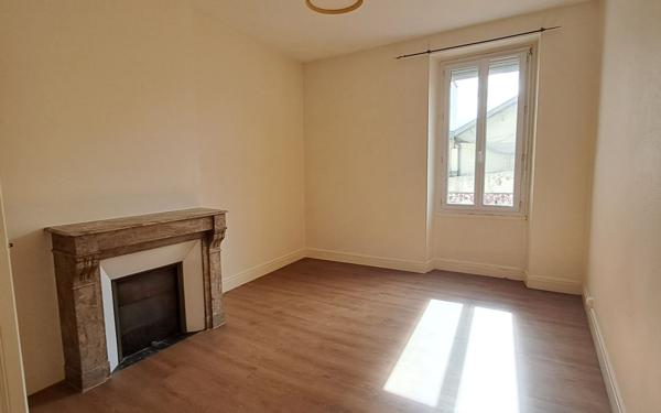 Appartement à louer    4 pièces •  Fontainebleau