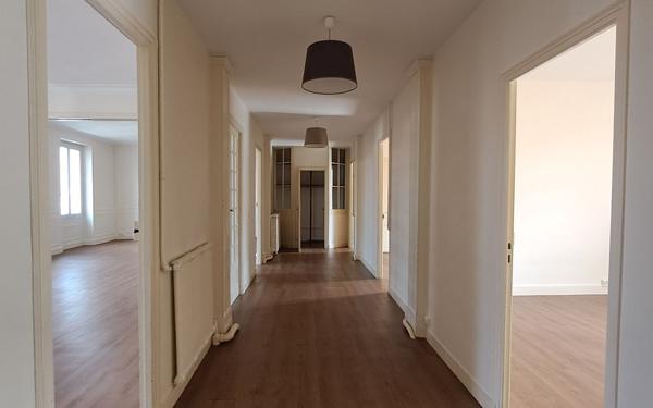 Appartement à louer    4 pièces •  Fontainebleau