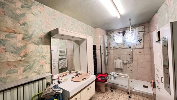 Maison NEUILLY EN THELLE A 10 MINUTES... 6 pièces, 3 chambres. Dépendances, jardin