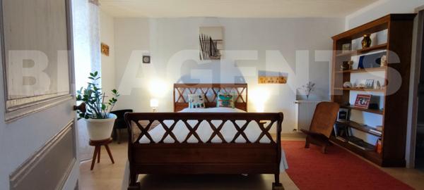  MAISON DE 273 M² AVEC PIECE INDEPENDANTE,GARAGE ET TERRAIN SANS VIS A VIS AU CALME