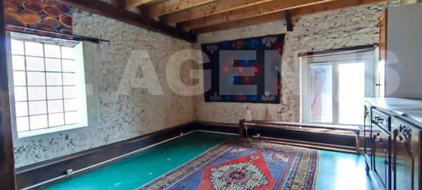  MAISON DE 273 M² AVEC PIECE INDEPENDANTE,GARAGE ET TERRAIN SANS VIS A VIS AU CALME