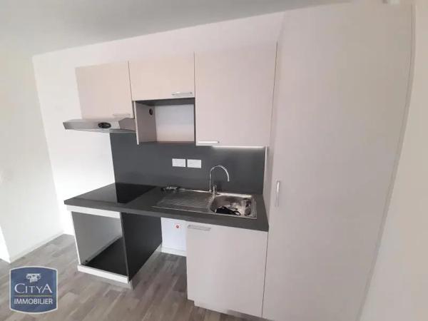 Appartement à louer 3 pièces 57.58m² Corbeil-Essonnes (91100)