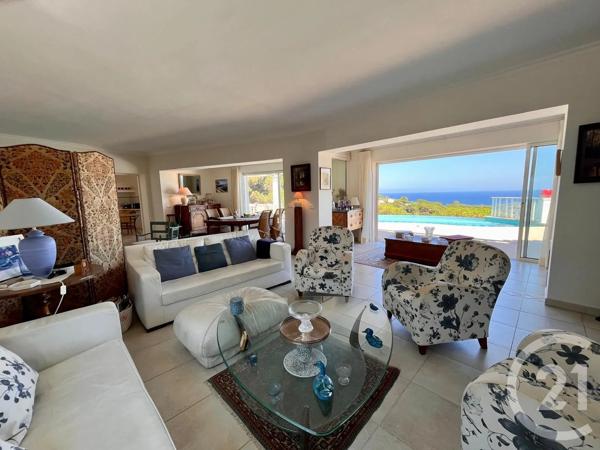 Maison à vendre  8 pièces - 241 m 2   STE MAXIME  - 83