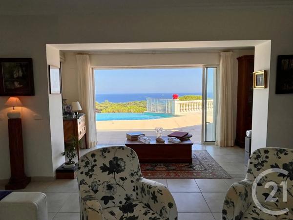 Maison à vendre  8 pièces - 241 m 2   STE MAXIME  - 83