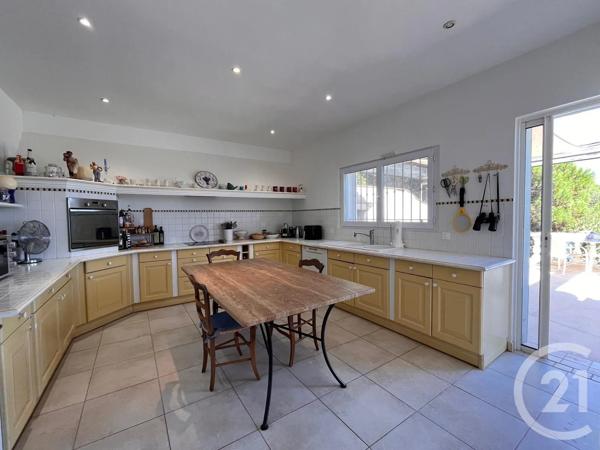 Maison à vendre  8 pièces - 241 m 2   STE MAXIME  - 83