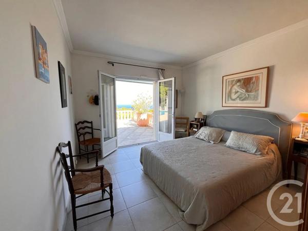 Maison à vendre  8 pièces - 241 m 2   STE MAXIME  - 83