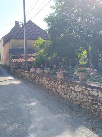 Grange à rénover à Saint-Martial-d'Albarède