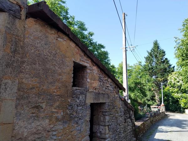 Grange à rénover à Saint-Martial-d'Albarède