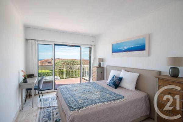 Appartement F4 à vendre  4 pièces - 93 m 2   VILLEFRANCHE SUR MER  - 06